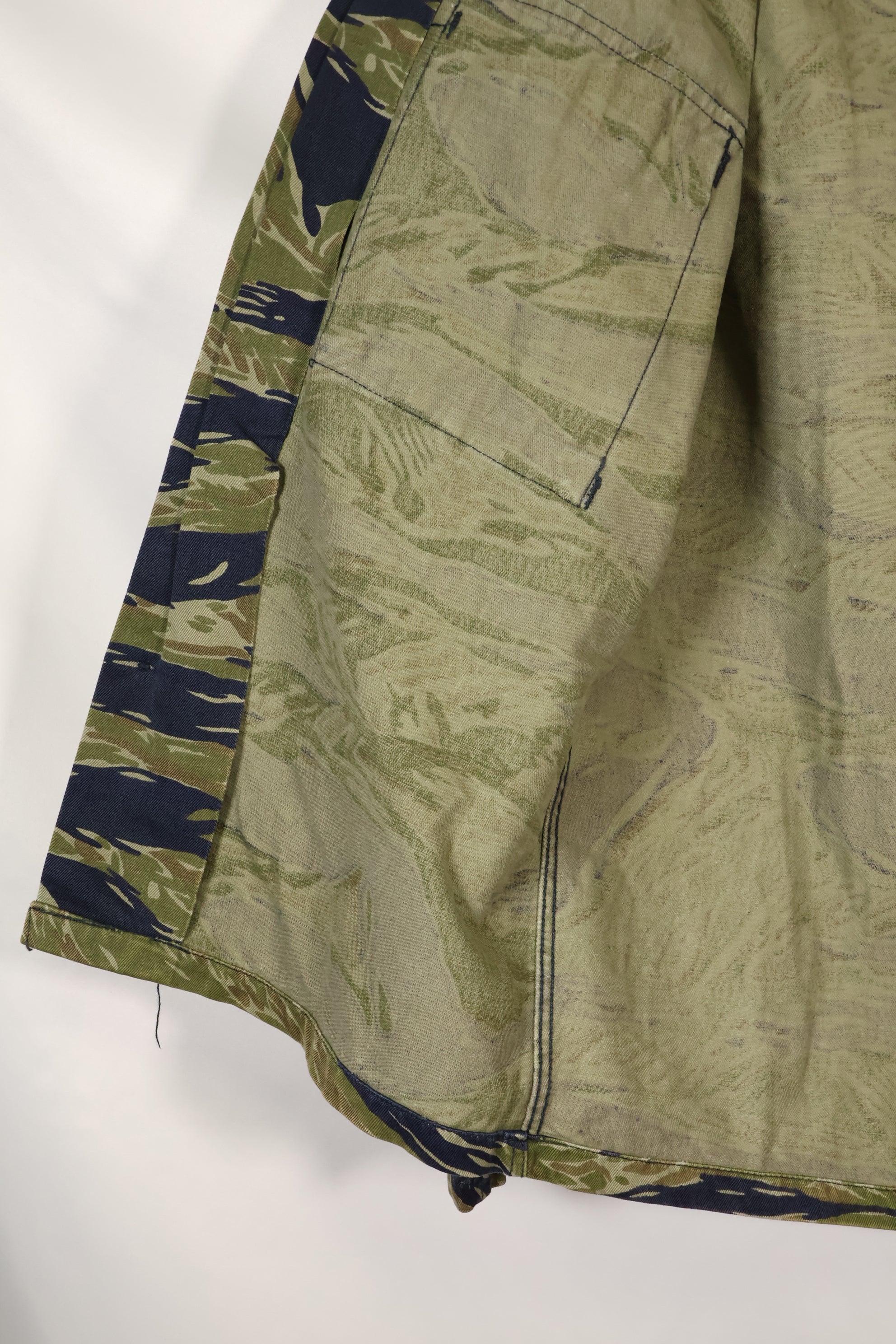 20 世纪 70 年代早期 A-M TO-78 银虎变体虎纹衬衫，二手。