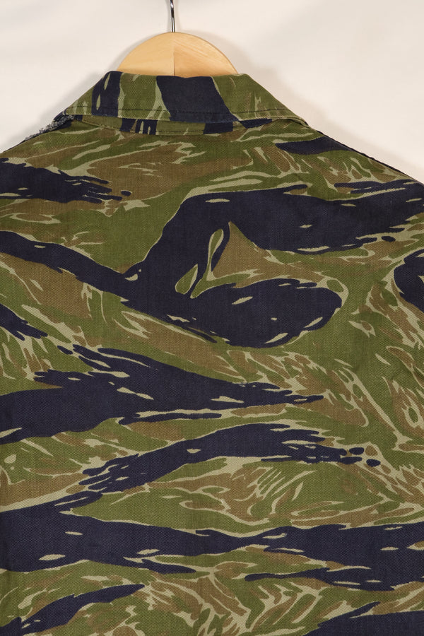 20 世纪 70 年代早期 A-M TO-78 银虎变体虎纹衬衫，二手。