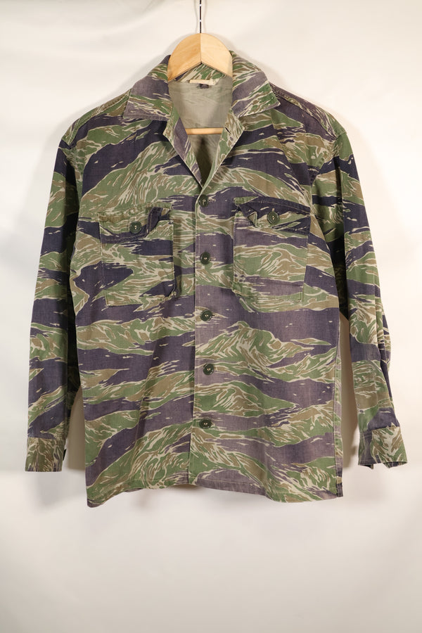 1960 年代半 A-L 日式银虎亚洲剪裁衬衫，褪色，二手。