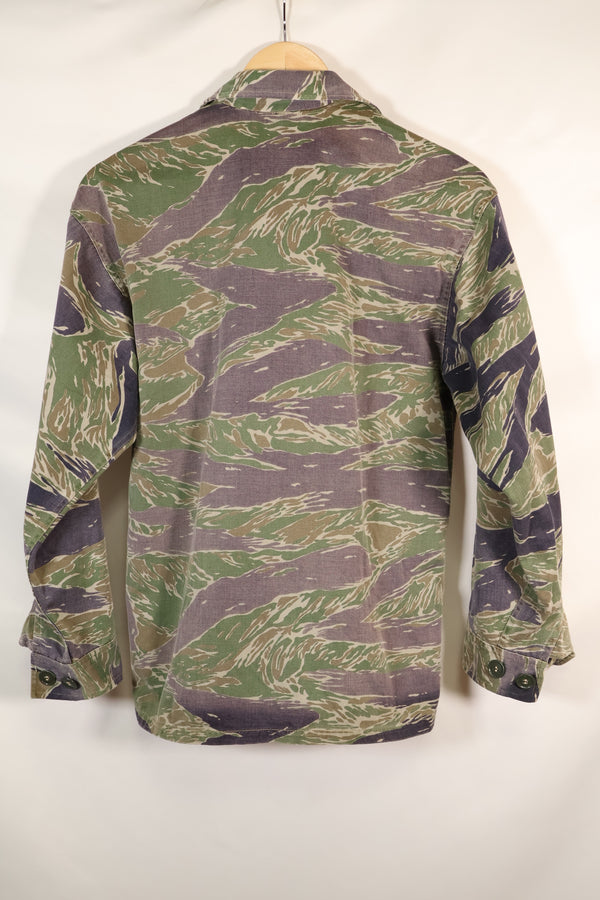 1960 年代半 A-L 日式银虎亚洲剪裁衬衫，褪色，二手。