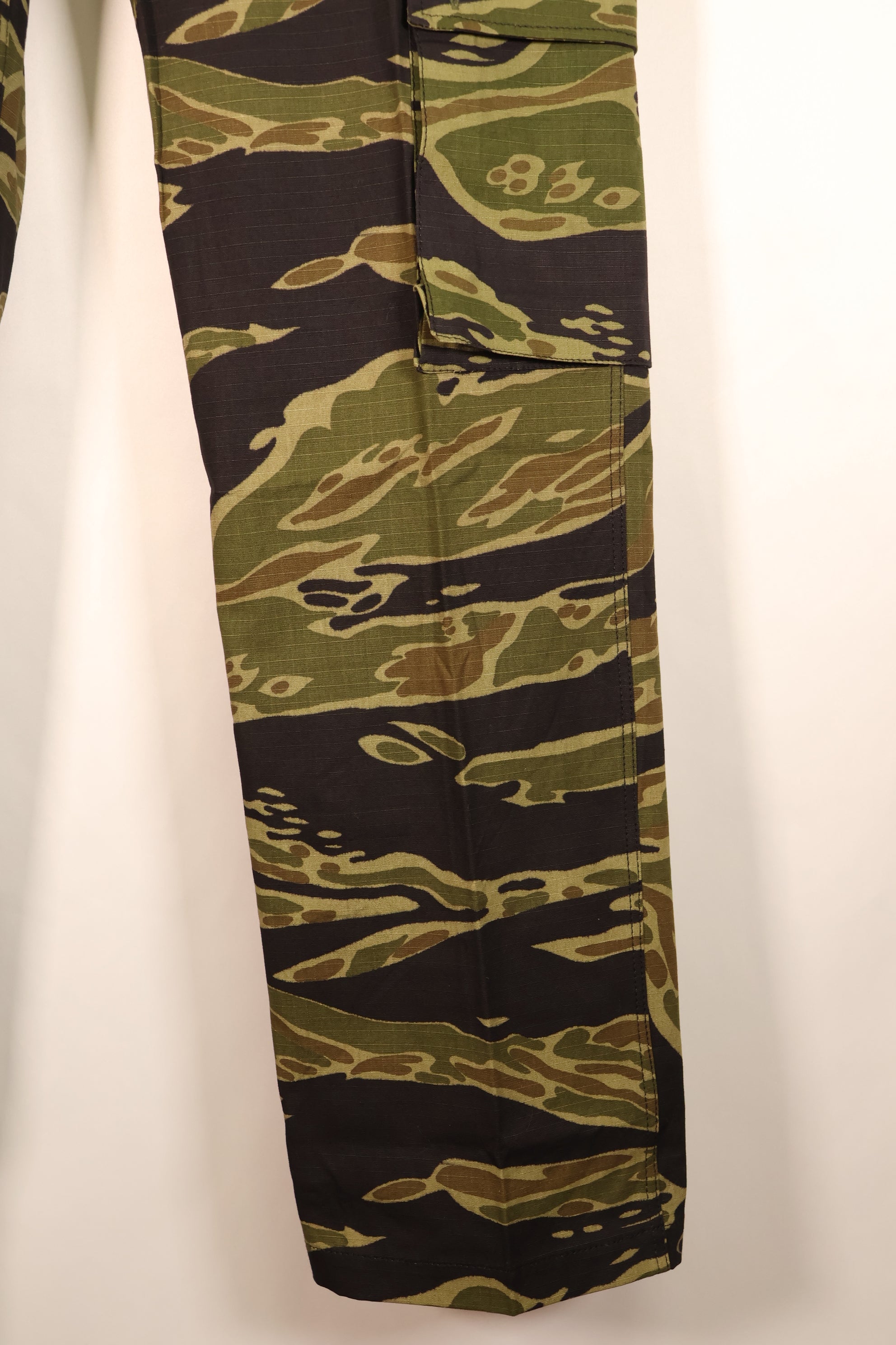 Early 1970s | Size S–M | VNMC | 5th Pattern | Tiger Stripe | Ripstop Fabric | Pants | Virtually Unused