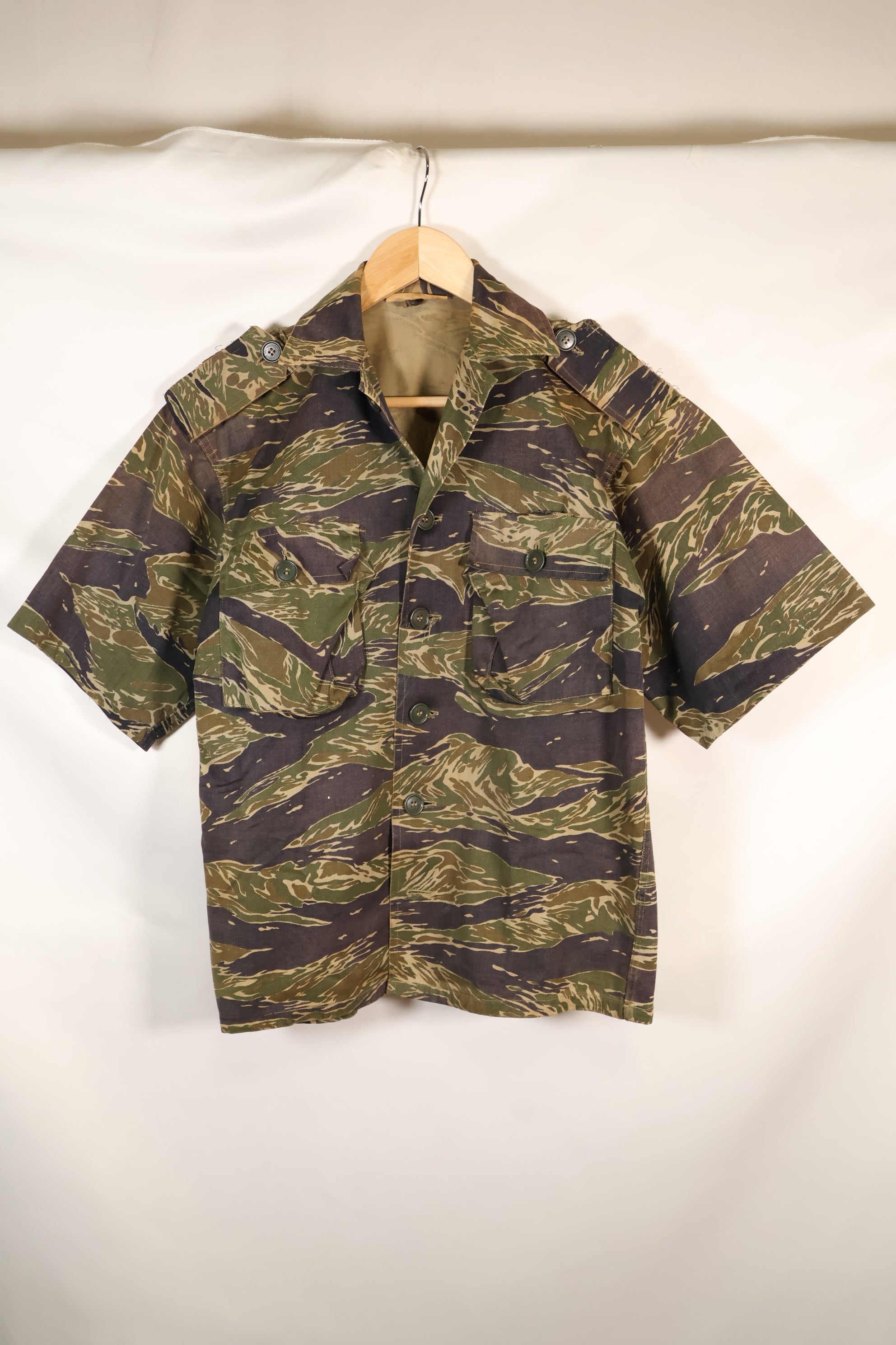 1960's semi A-M silver tiger shirt Asian cut epaulette modified used