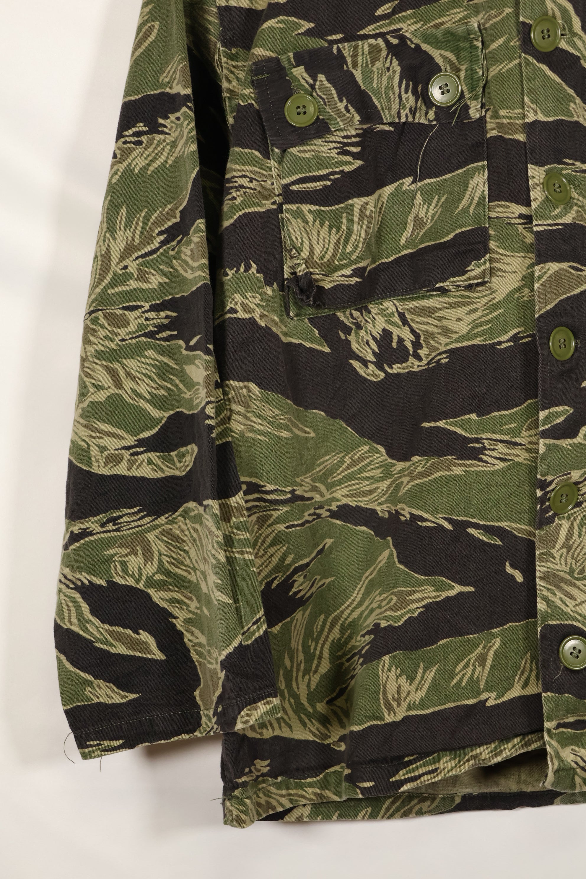 Mid-1960s US Cut Okinawa Tiger Lime Green Color Tiger Stripe Shirt Used