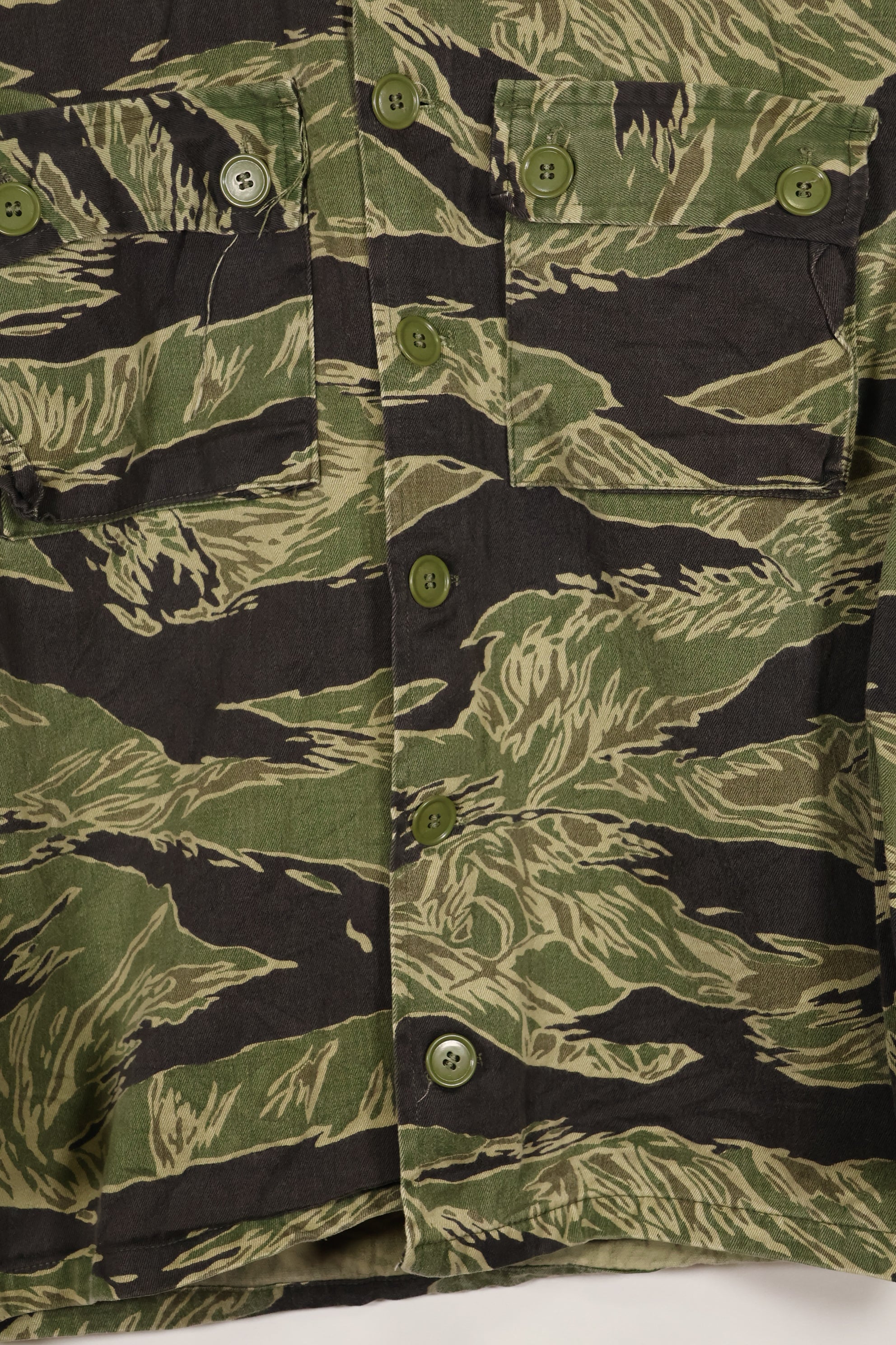 Mid-1960s US Cut Okinawa Tiger Lime Green Color Tiger Stripe Shirt Used