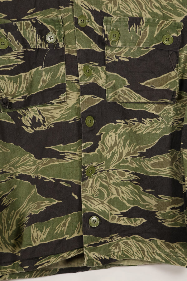 Mid-1960s US Cut Okinawa Tiger Lime Green Color Tiger Stripe Shirt Used