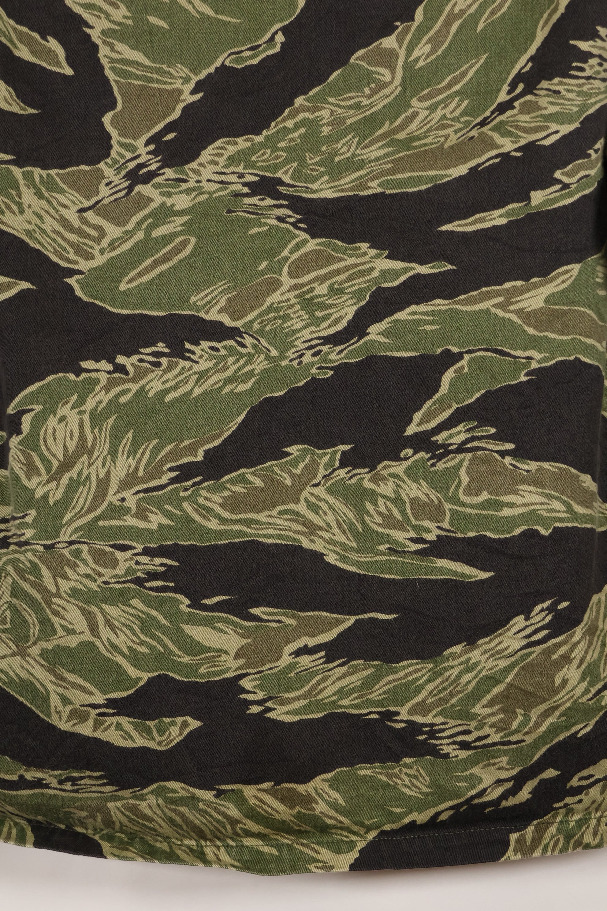 Mid-1960s US Cut Okinawa Tiger Lime Green Color Tiger Stripe Shirt Used
