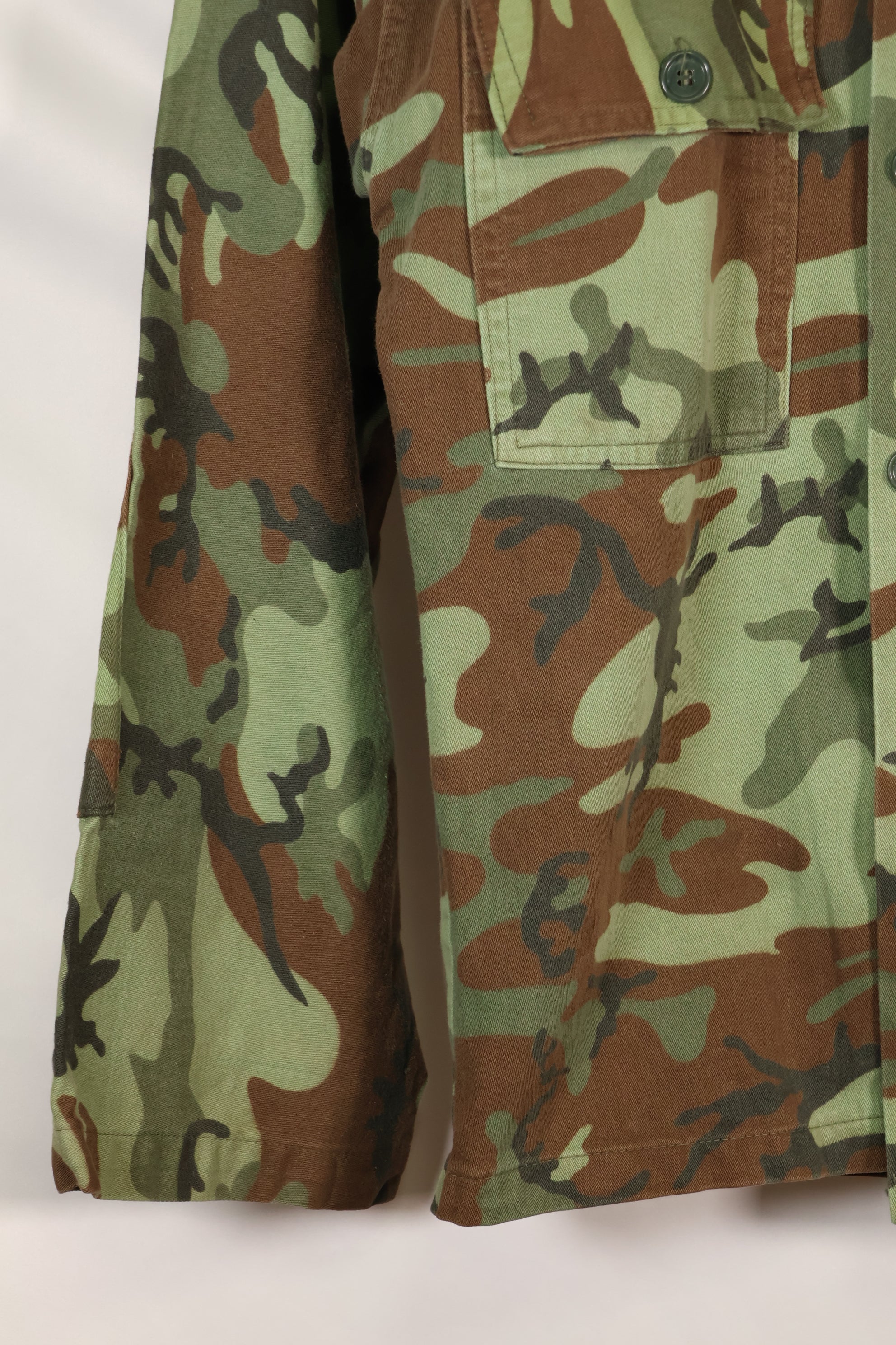 1960 年代南越 ARVN 绿叶迷彩衬衫，二手货。