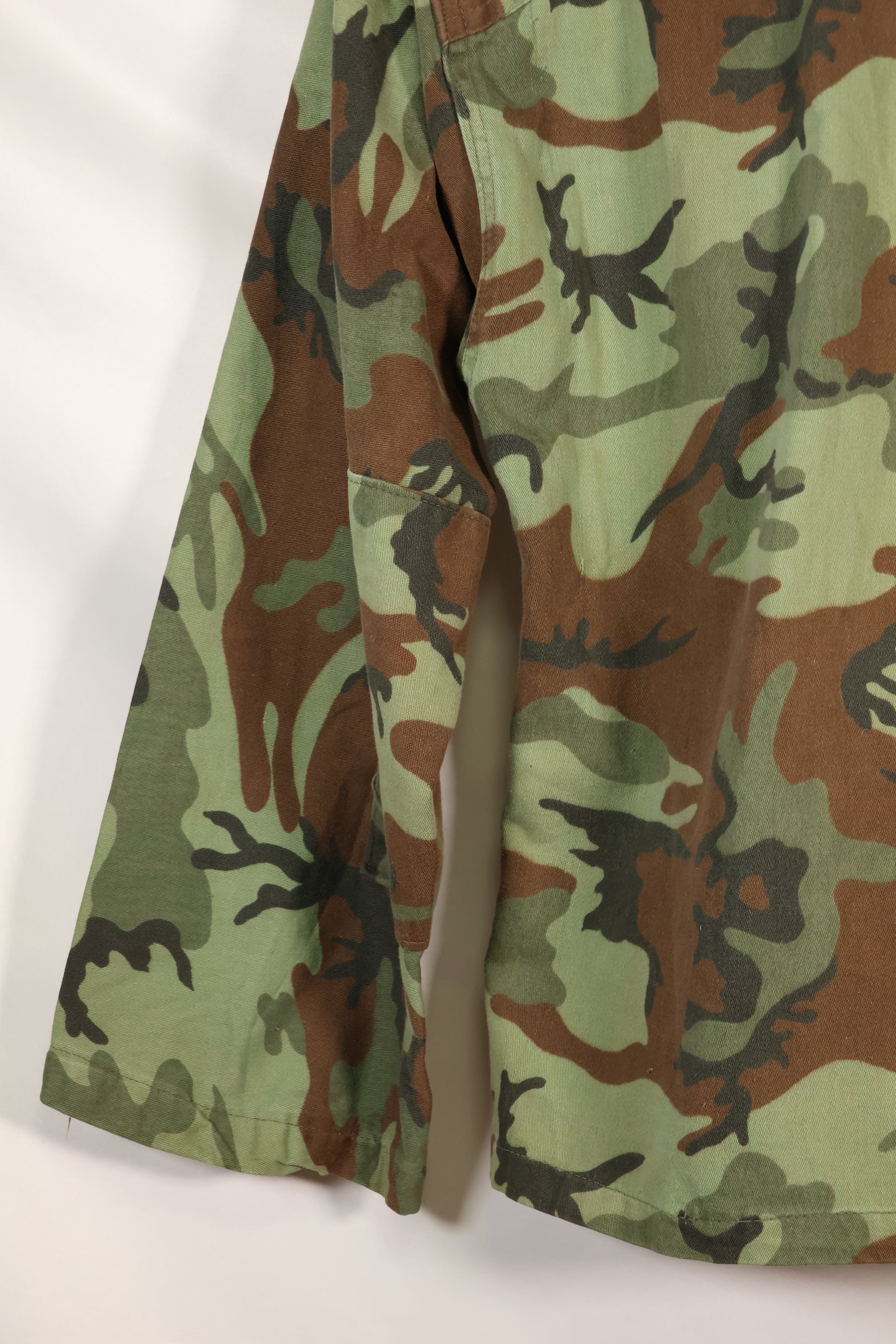 1960 年代南越 ARVN 绿叶迷彩衬衫，二手货。