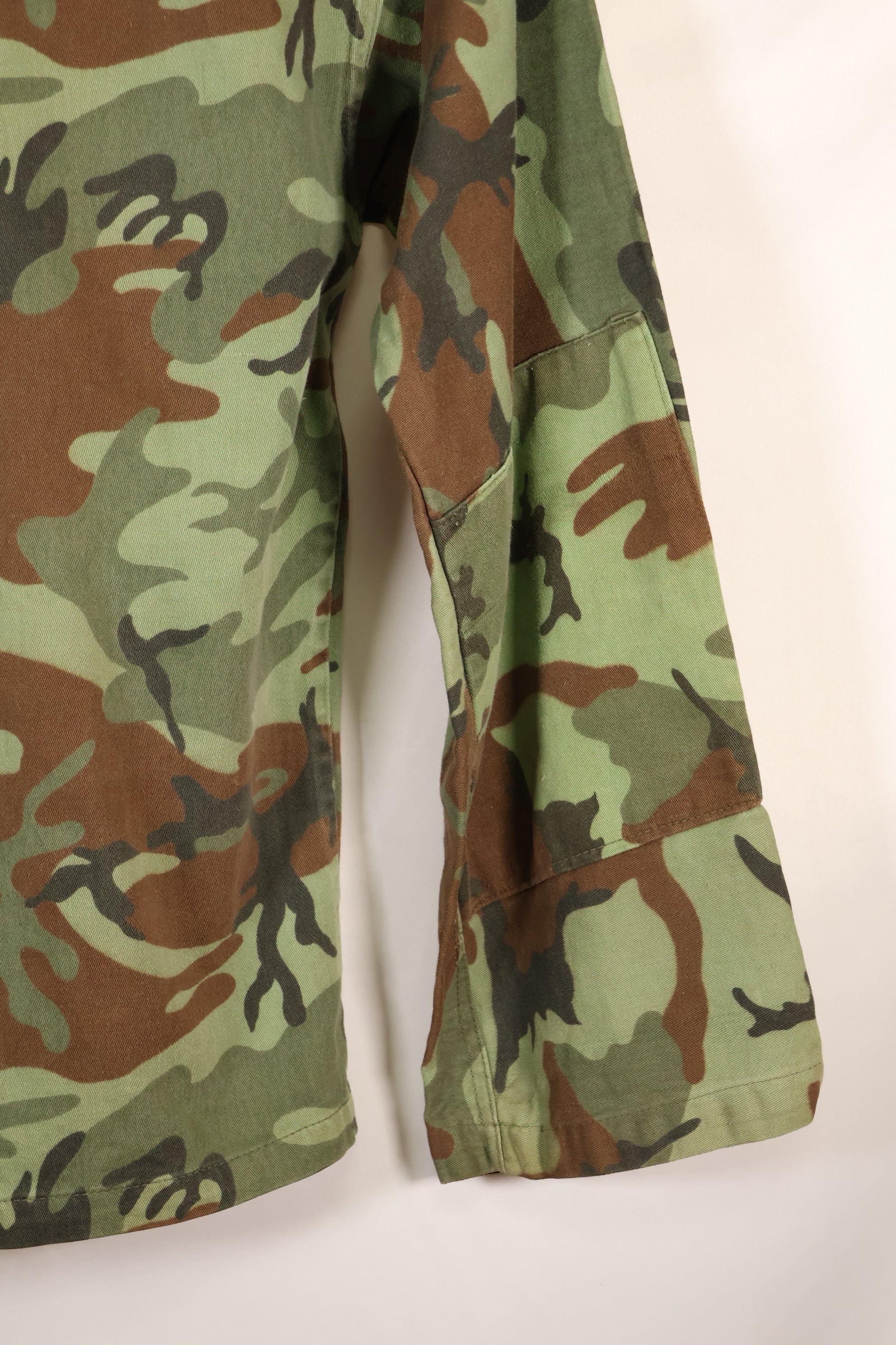 1960 年代南越 ARVN 绿叶迷彩衬衫，二手货。