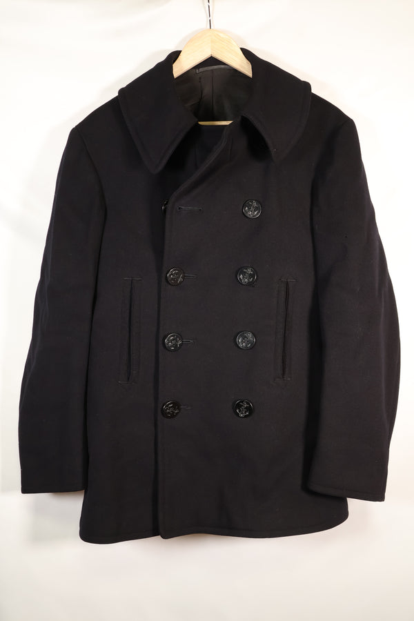 1940's estimated 38 approx. 10 buttons U.S. Navy pea coat in good condition A