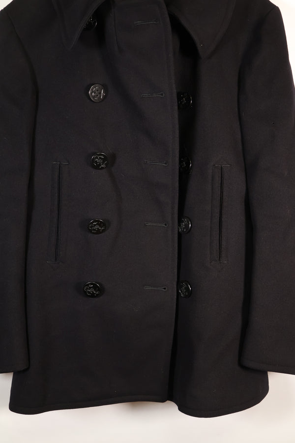 1940's estimated 38 approx. 10 buttons U.S. Navy pea coat in good condition A