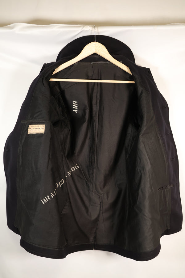 1940's estimated 38 approx. 10 buttons U.S. Navy pea coat in good condition A
