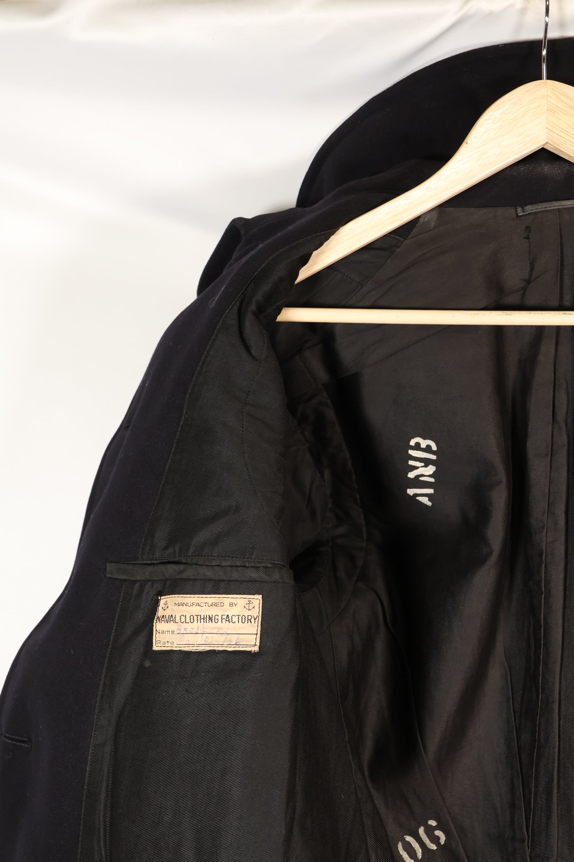 1940's estimated 38 approx. 10 buttons U.S. Navy pea coat in good condition A