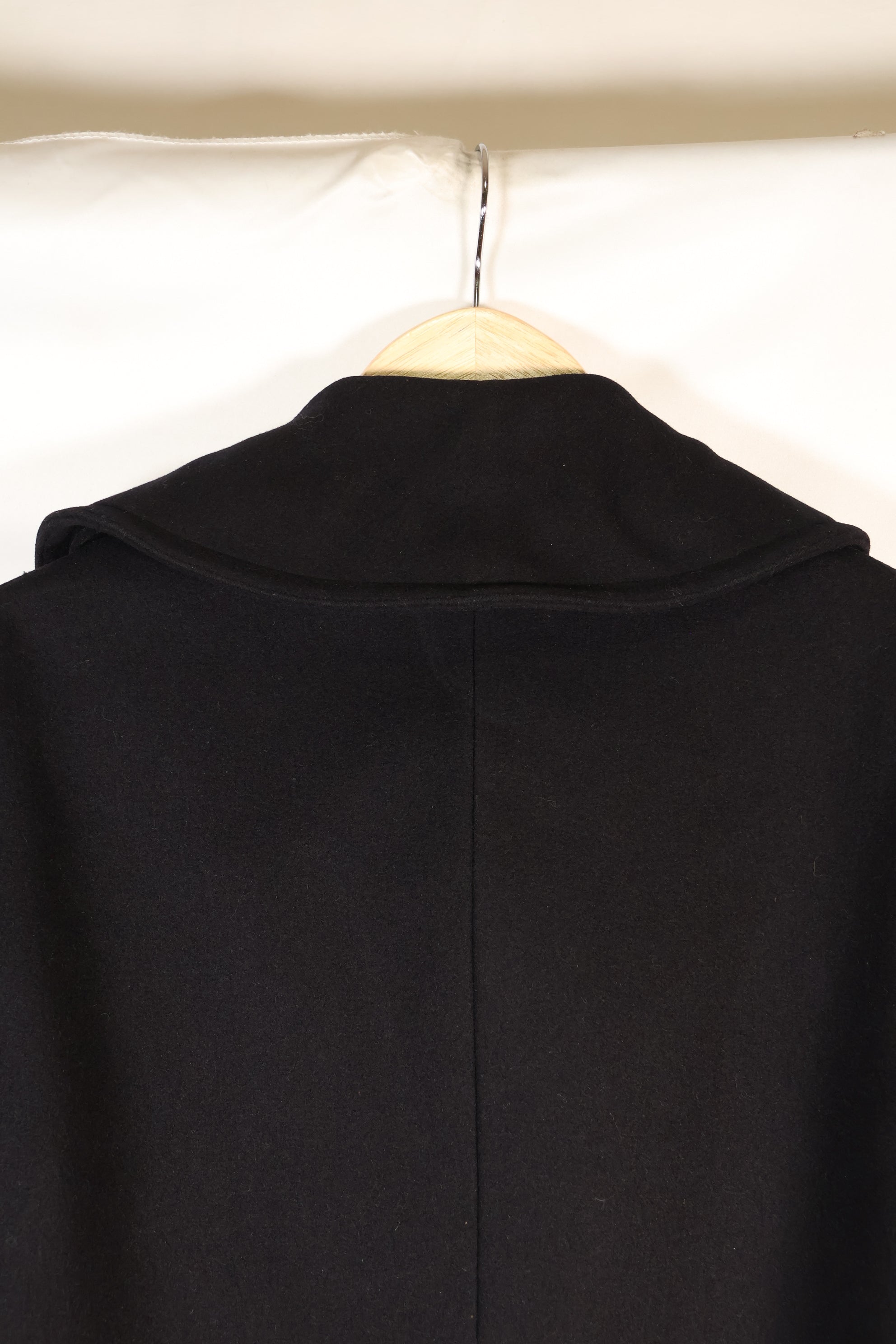 1940's estimated 38 approx. 10 buttons U.S. Navy pea coat in good condition A