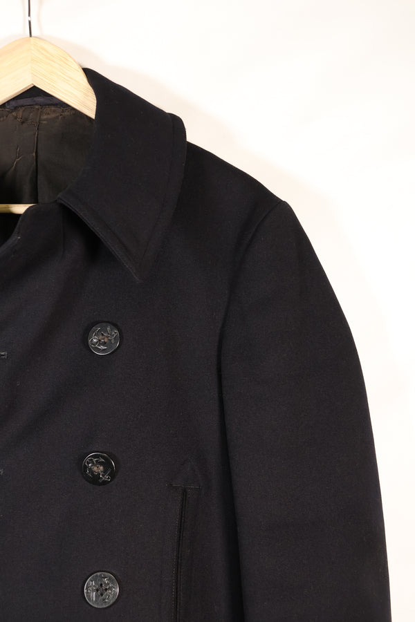 1940's estimated 38 approx. 10 buttons U.S. Navy pea coat in good condition B