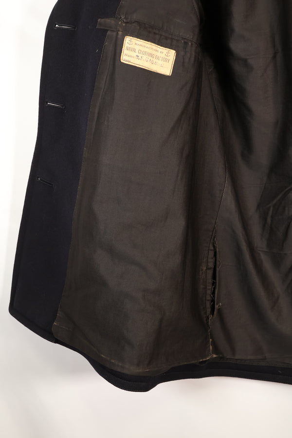 1940's estimated 38 approx. 10 buttons U.S. Navy pea coat in good condition B