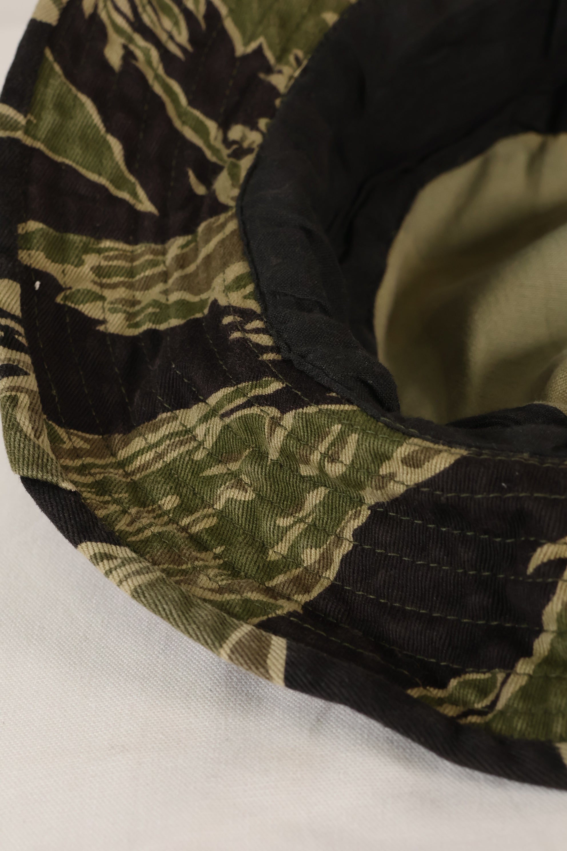 20 世纪 60 年代，估计尺寸为 M，在冲绳缝制，CISO 剪裁，冲绳虎纹，绒线帽，二手。