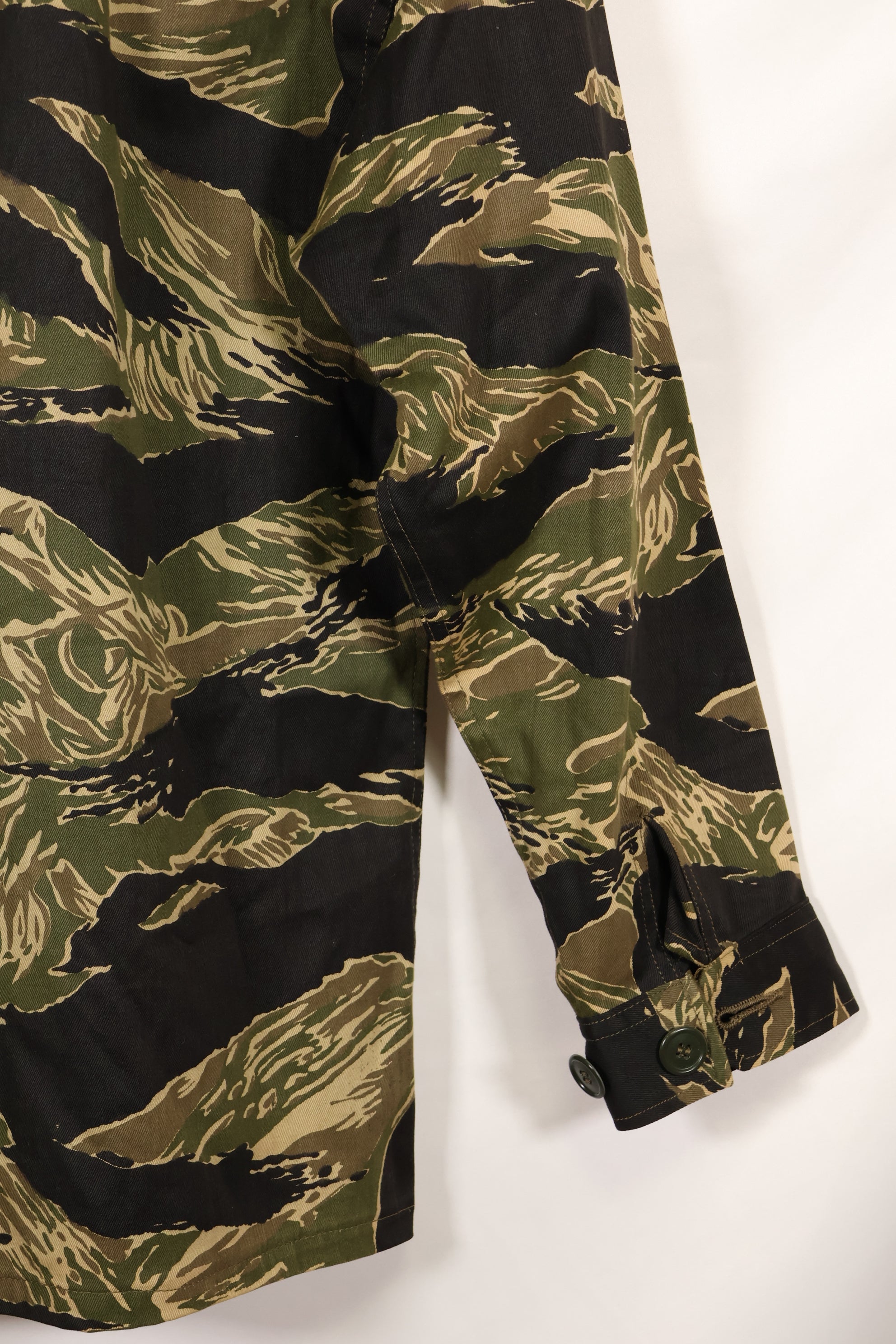 1960s Deadstock A-M Okinawa Tiger Tiger Stripe Shirt Asian Cut