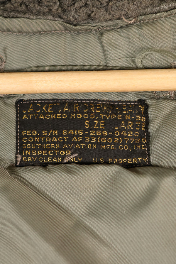 20 世纪 50 年代美国空军 N-3B 重型区机组人员用过的大型飞行夹克。