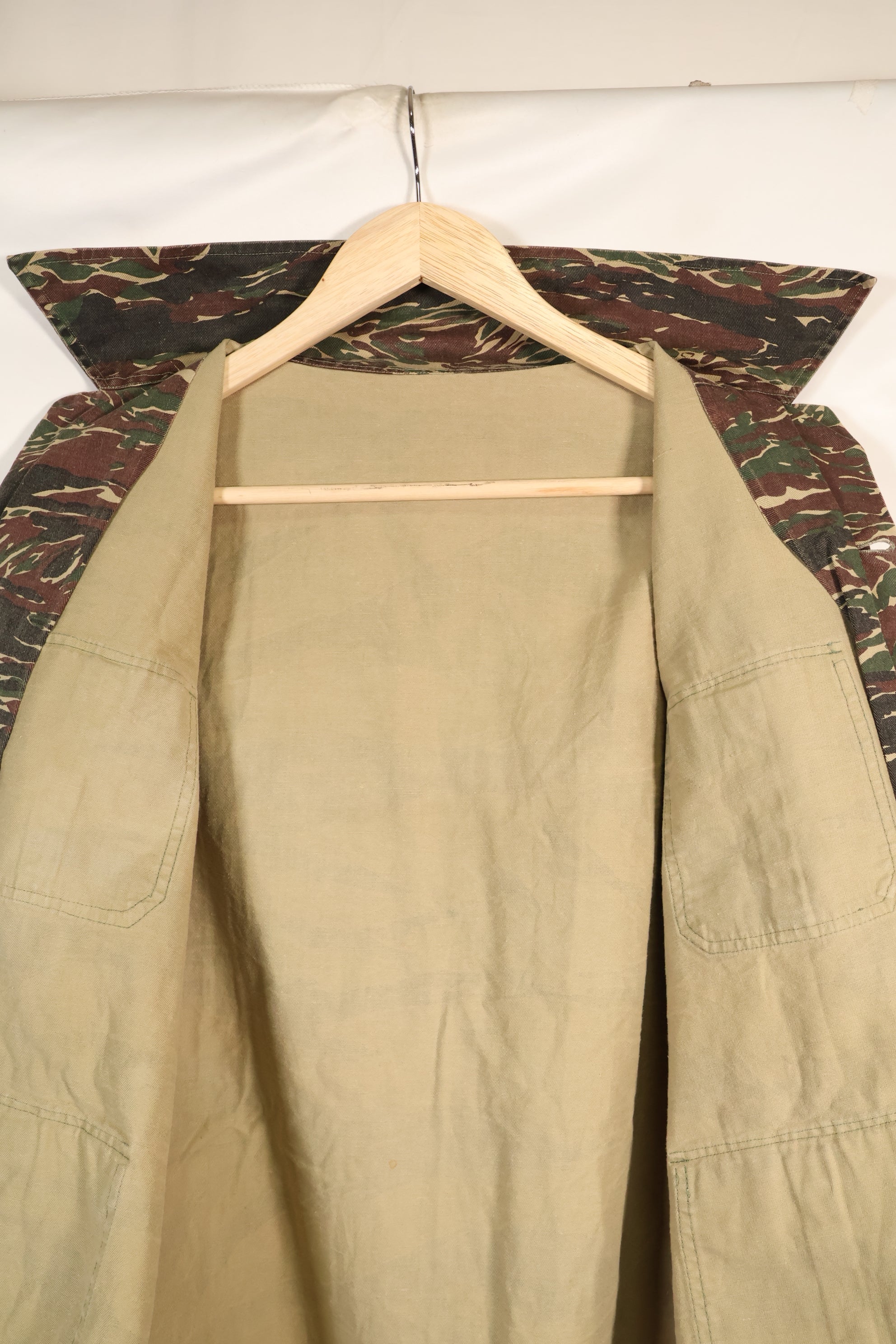 1970s Silver Tiger Tiger Stripe Shirt Tie Tiger 4 Pockets Used