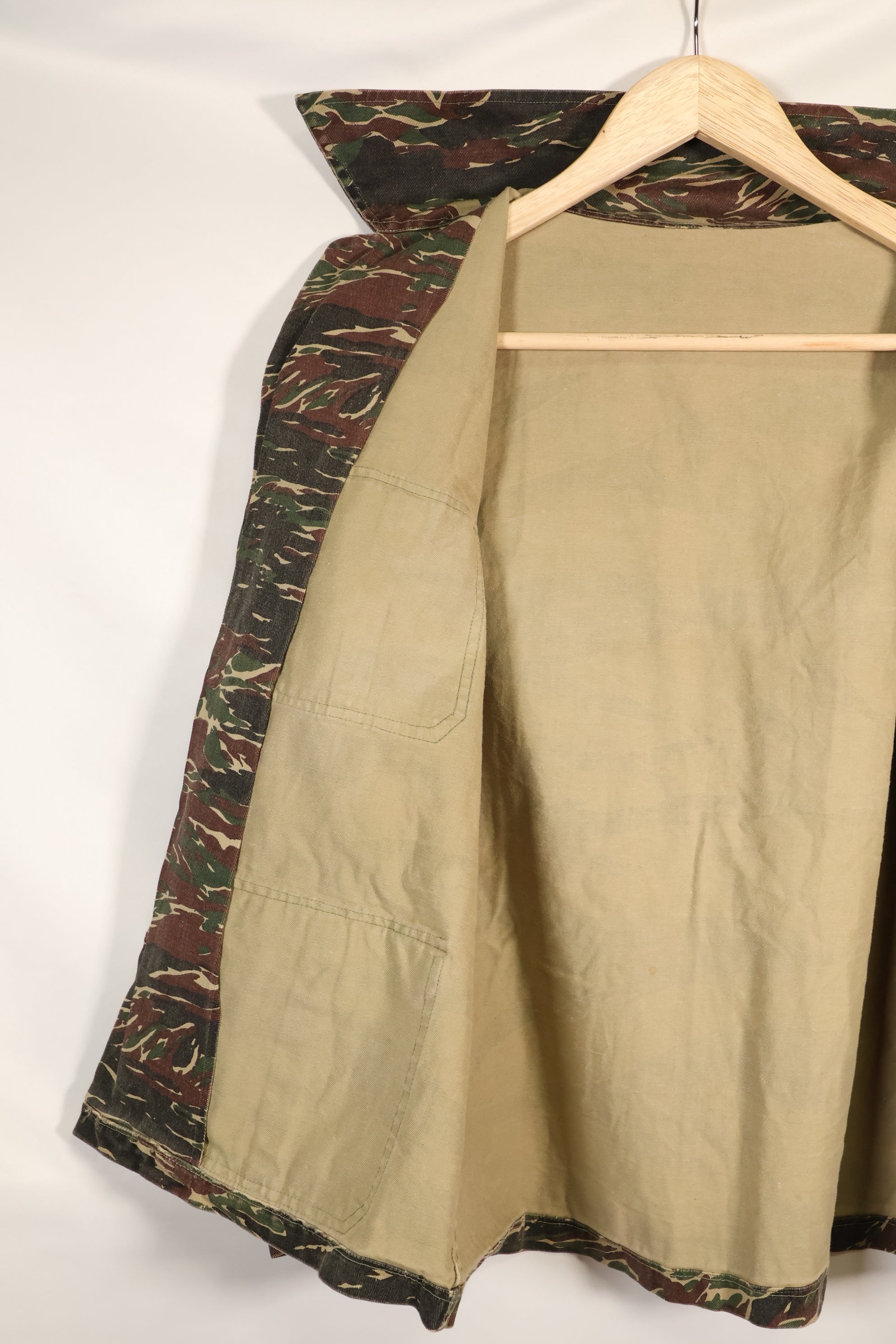 1970s Silver Tiger Tiger Stripe Shirt Tie Tiger 4 Pockets Used